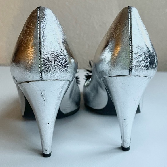 SIGERSON MORRISON | METALLIC SILVER PEEP TOE HEELED SANDAL - Picture 7 of 8